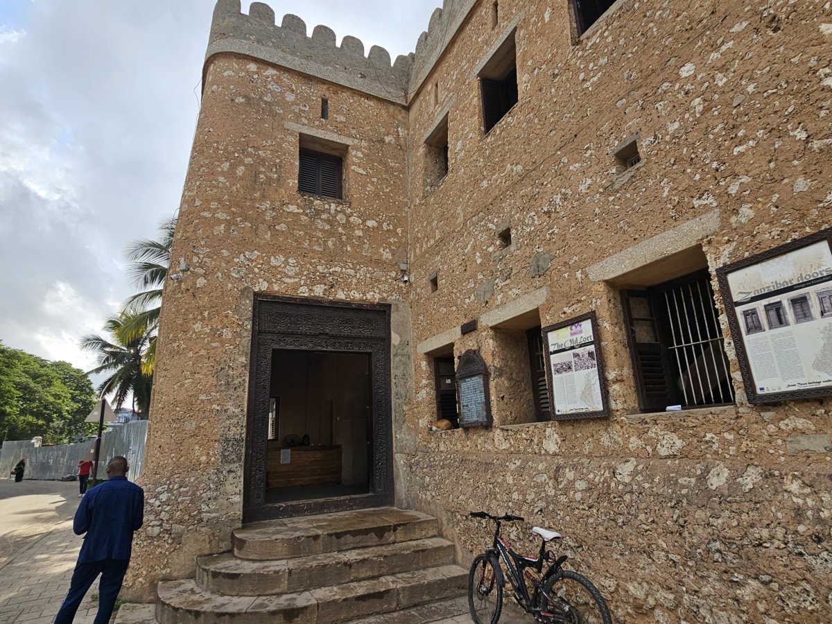 Old Fort, hlavní vstup