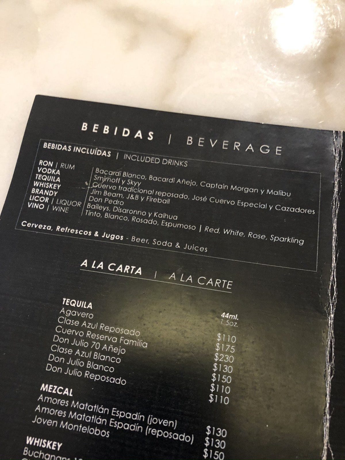 Nápoják v lounge CUN