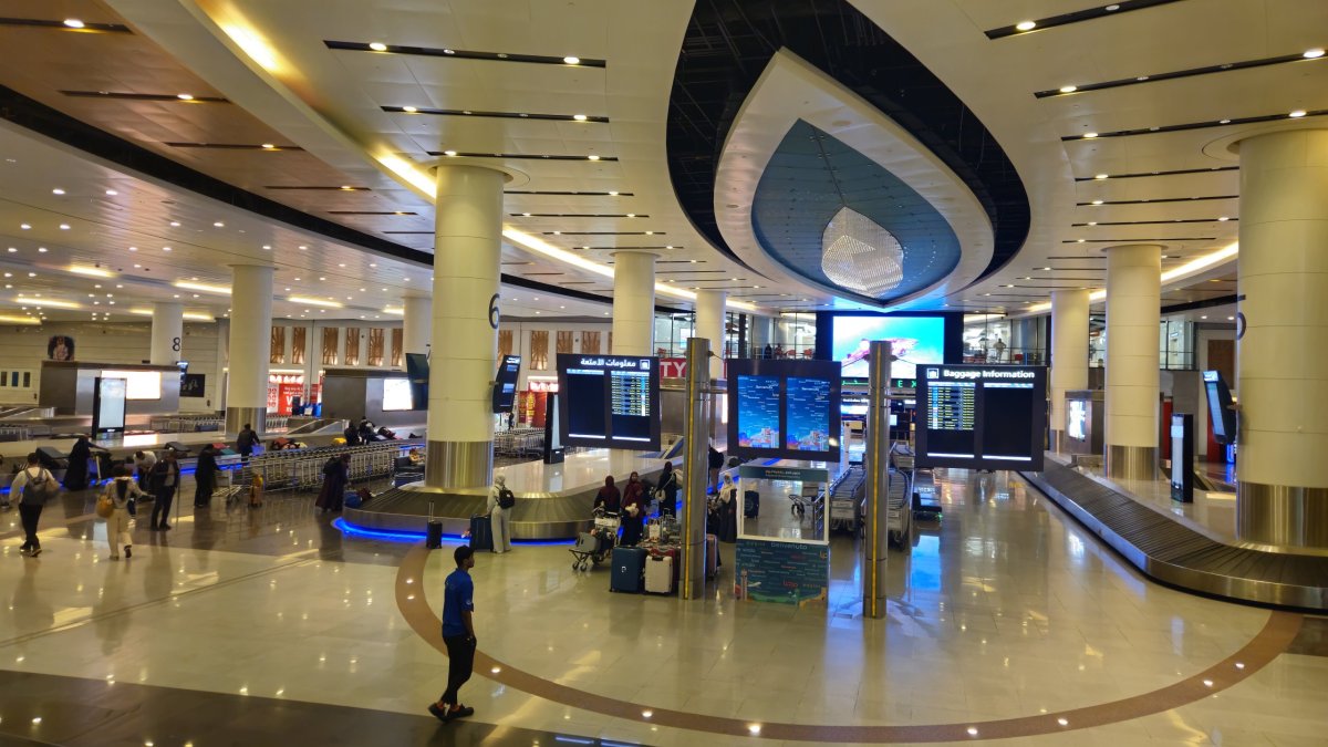 Noční frkot na letišti v Muskatu ve 4 ráno