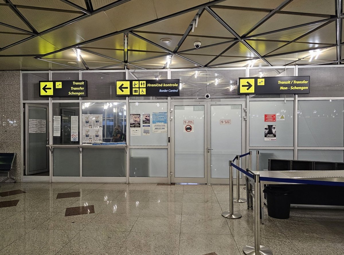 Přestup mezi lety, letiště Bratislava