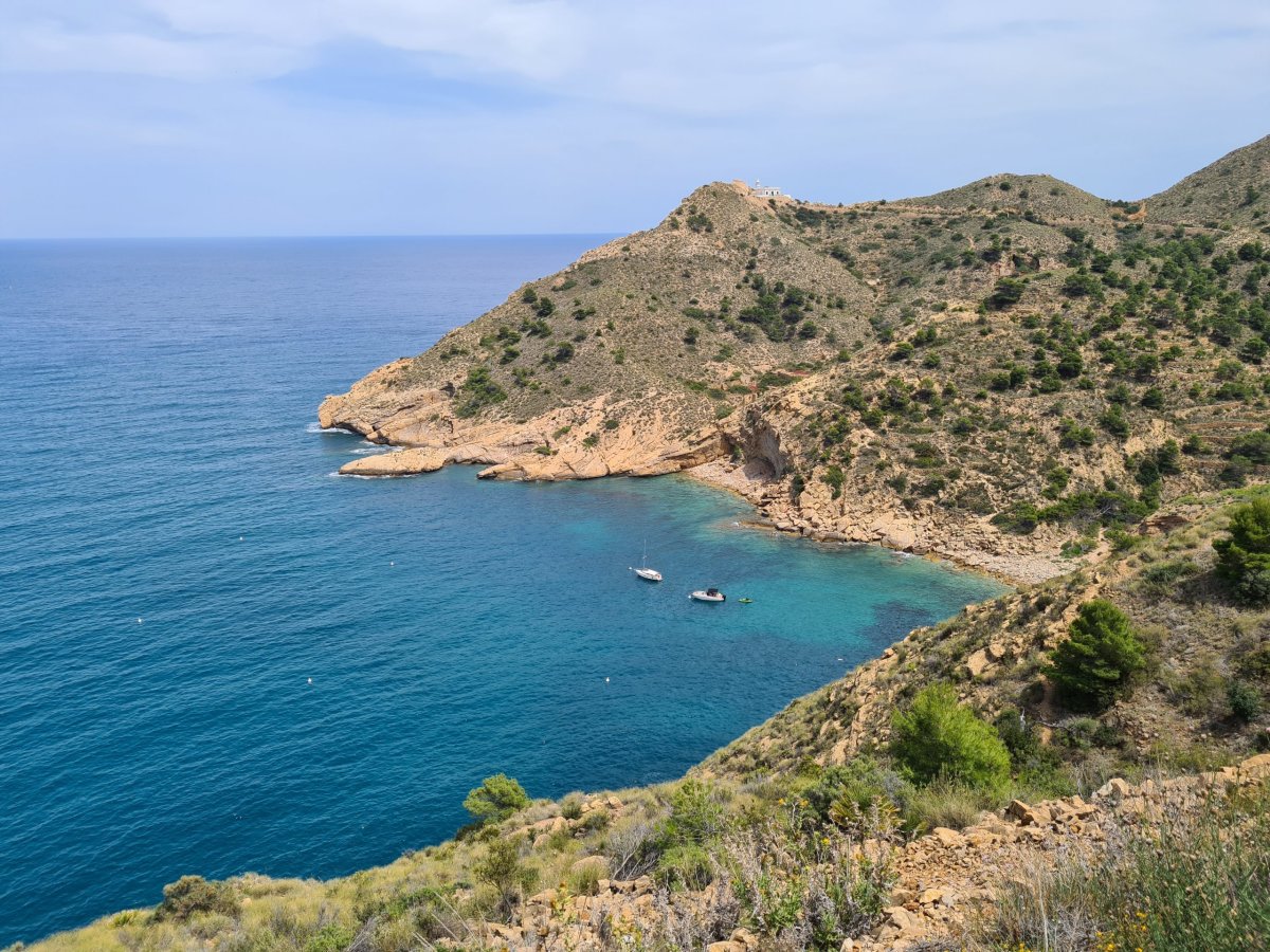 V dálce je vidět maják :)