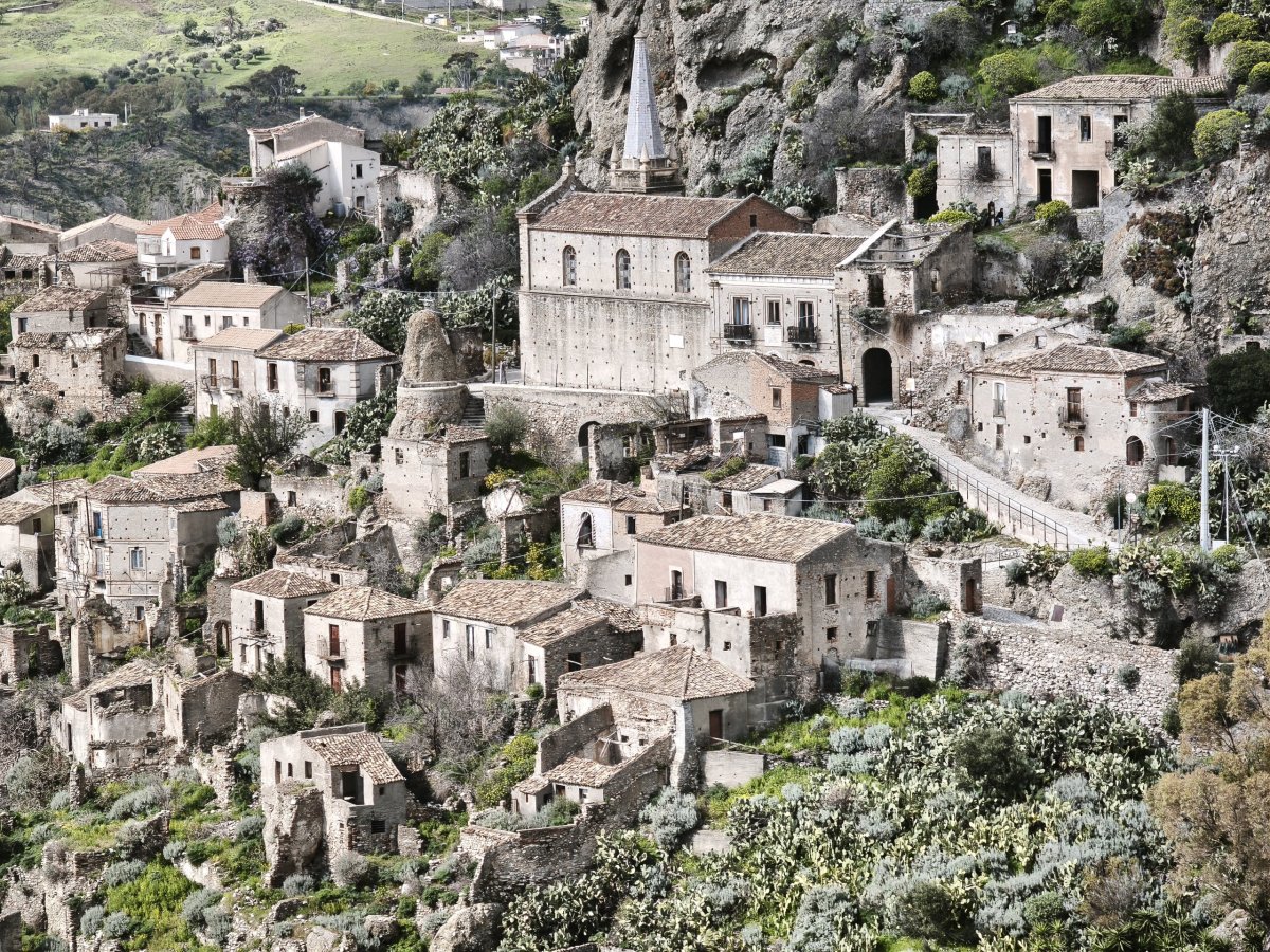 Pentidattilo pohledem od hřbitova