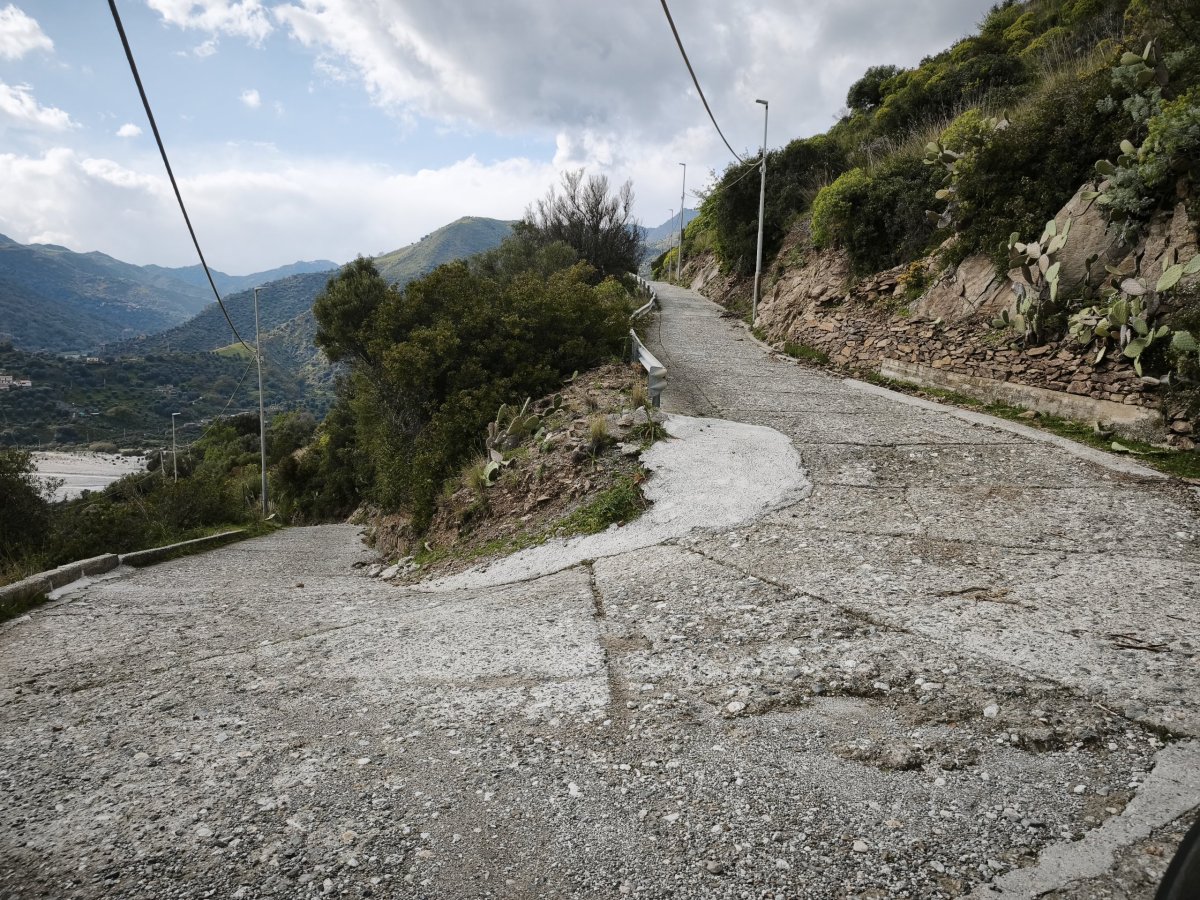 Běžná místní silnice