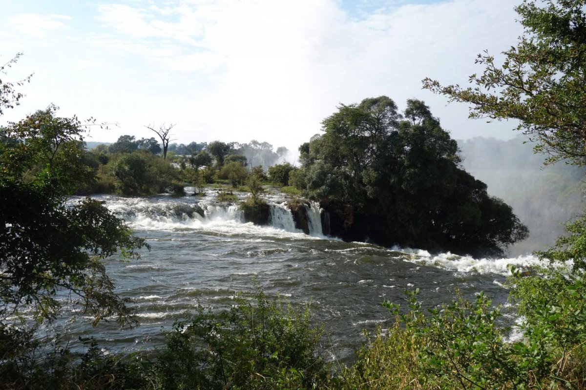 Tok řeky Zambezi, která tvoří Viktoriiny vodopády