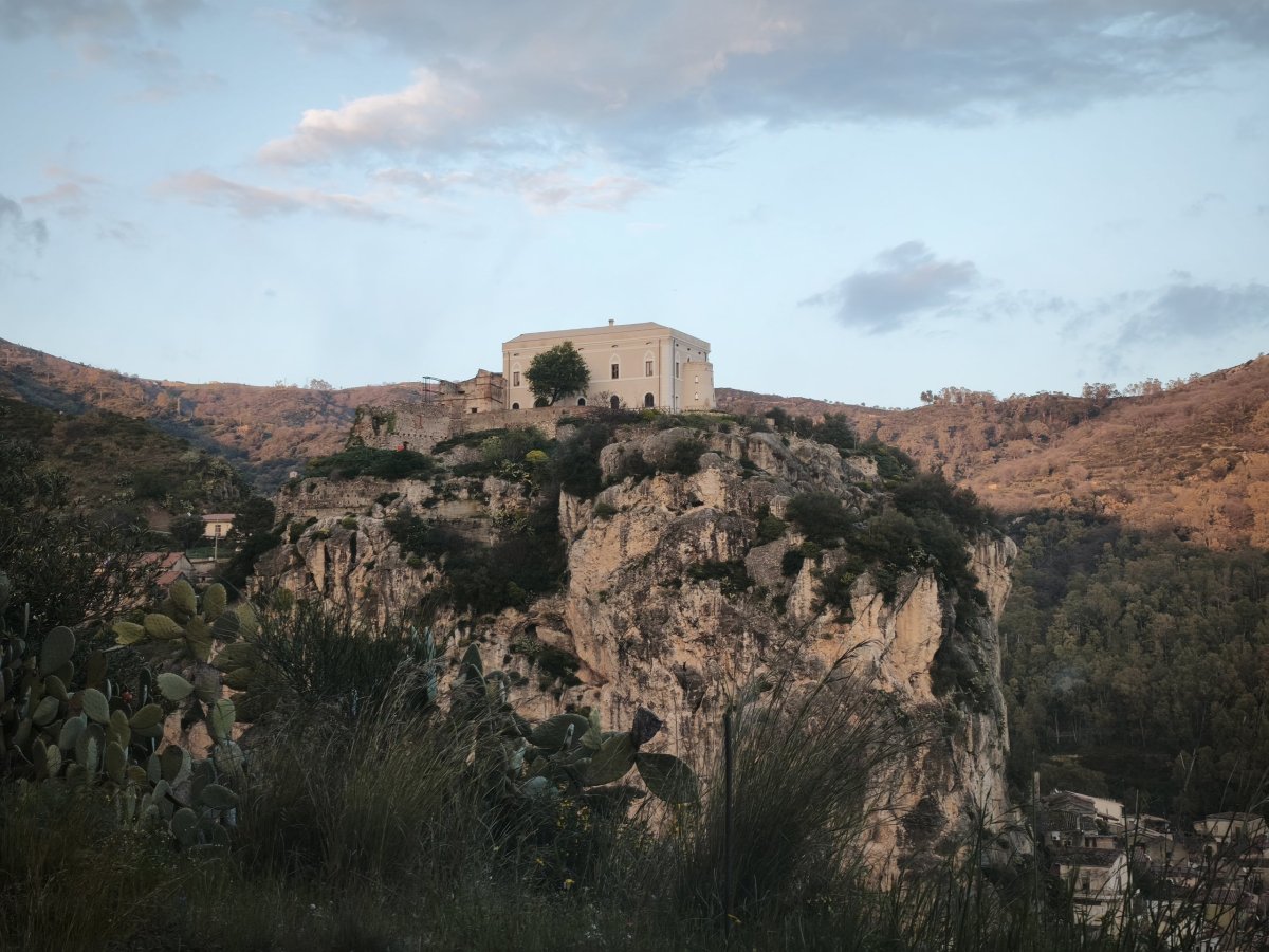 Zámeček nad vesnicí