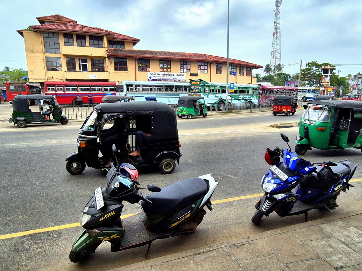 Vrácení motorek u autobusového nádraží