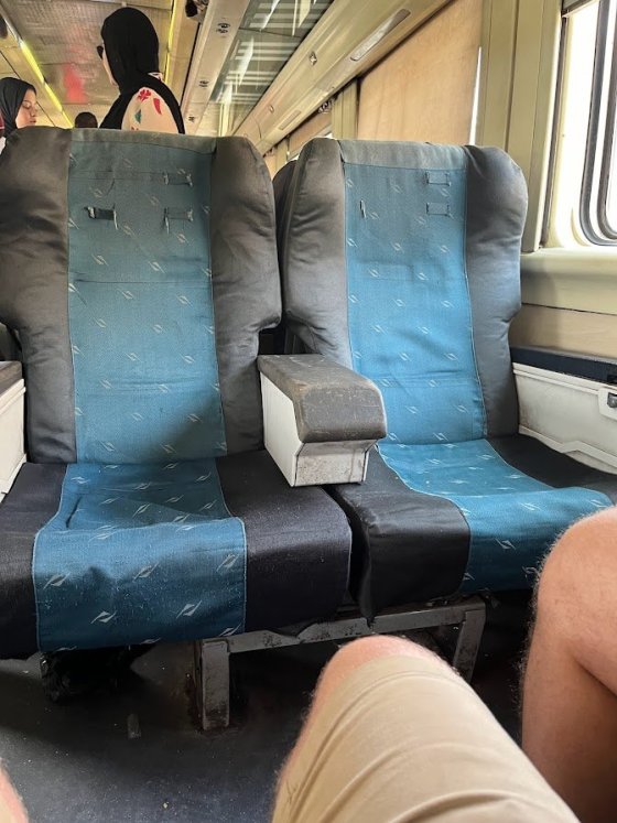 První, ano, první třída. Na netu to vypadalo jinak...