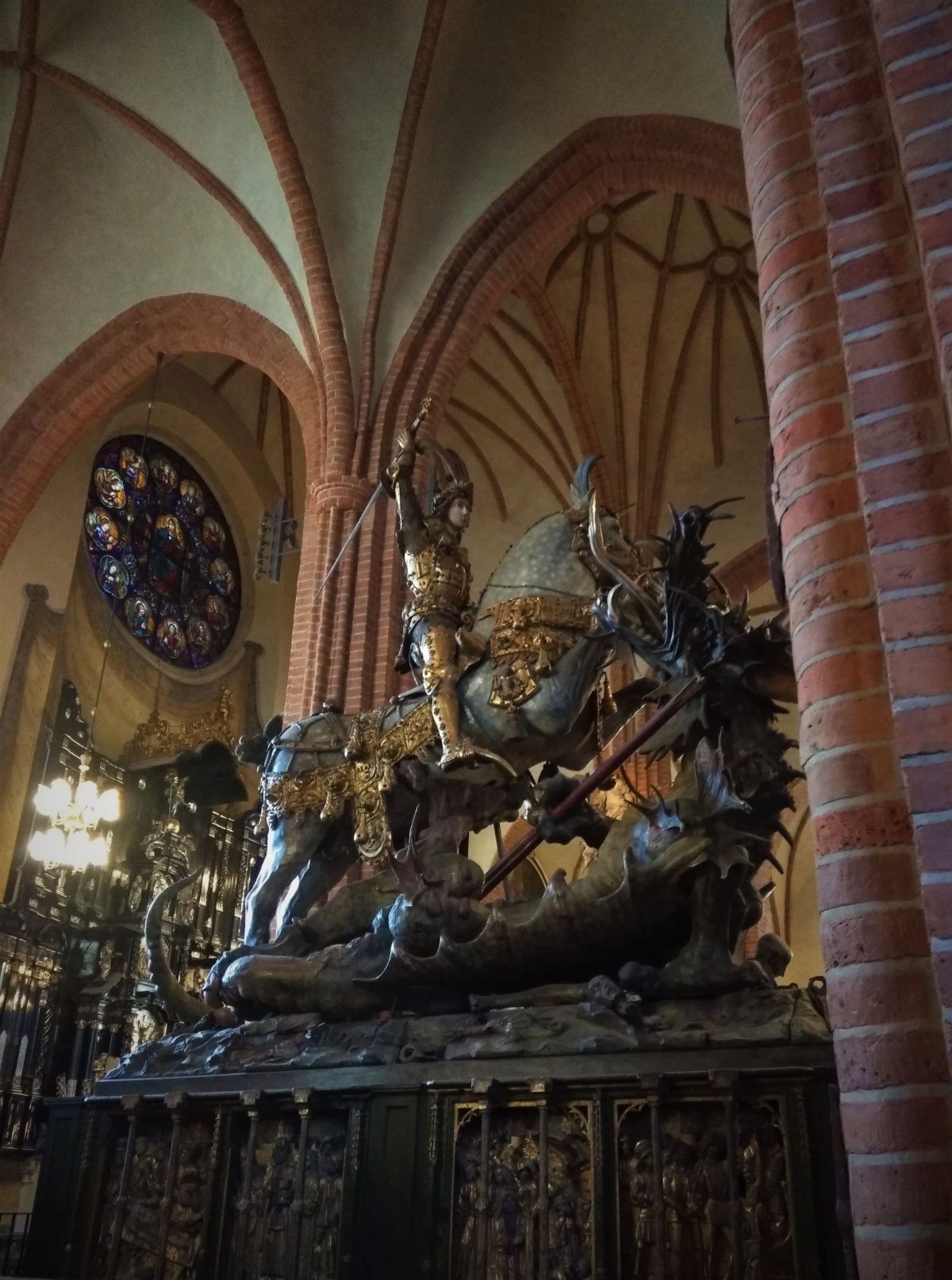 A Sv. Jiří zvedá kopí