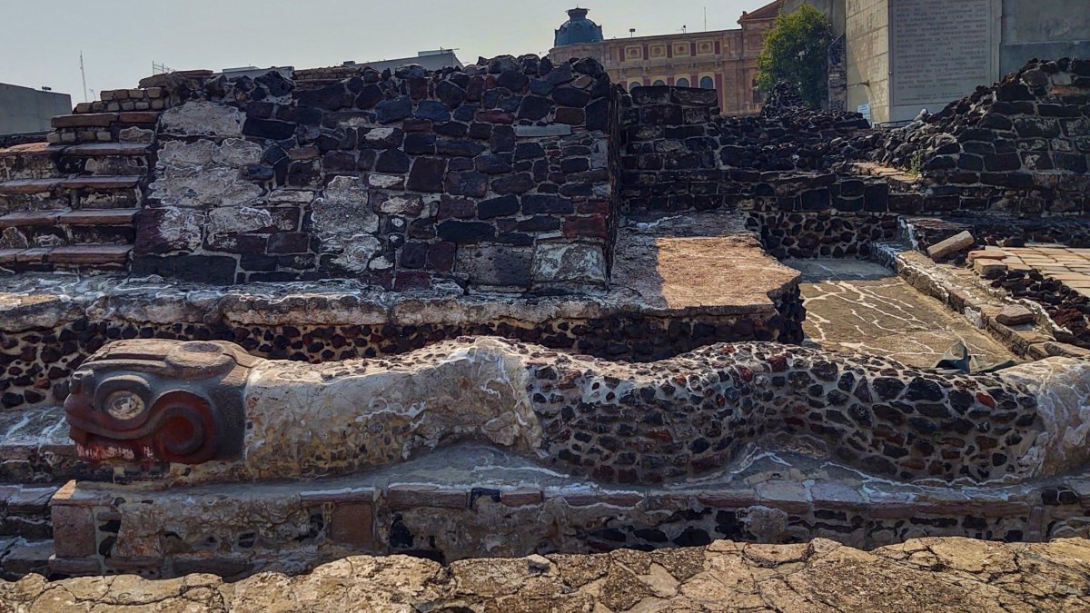 Aztécký chrám hlídají hadi a žáby