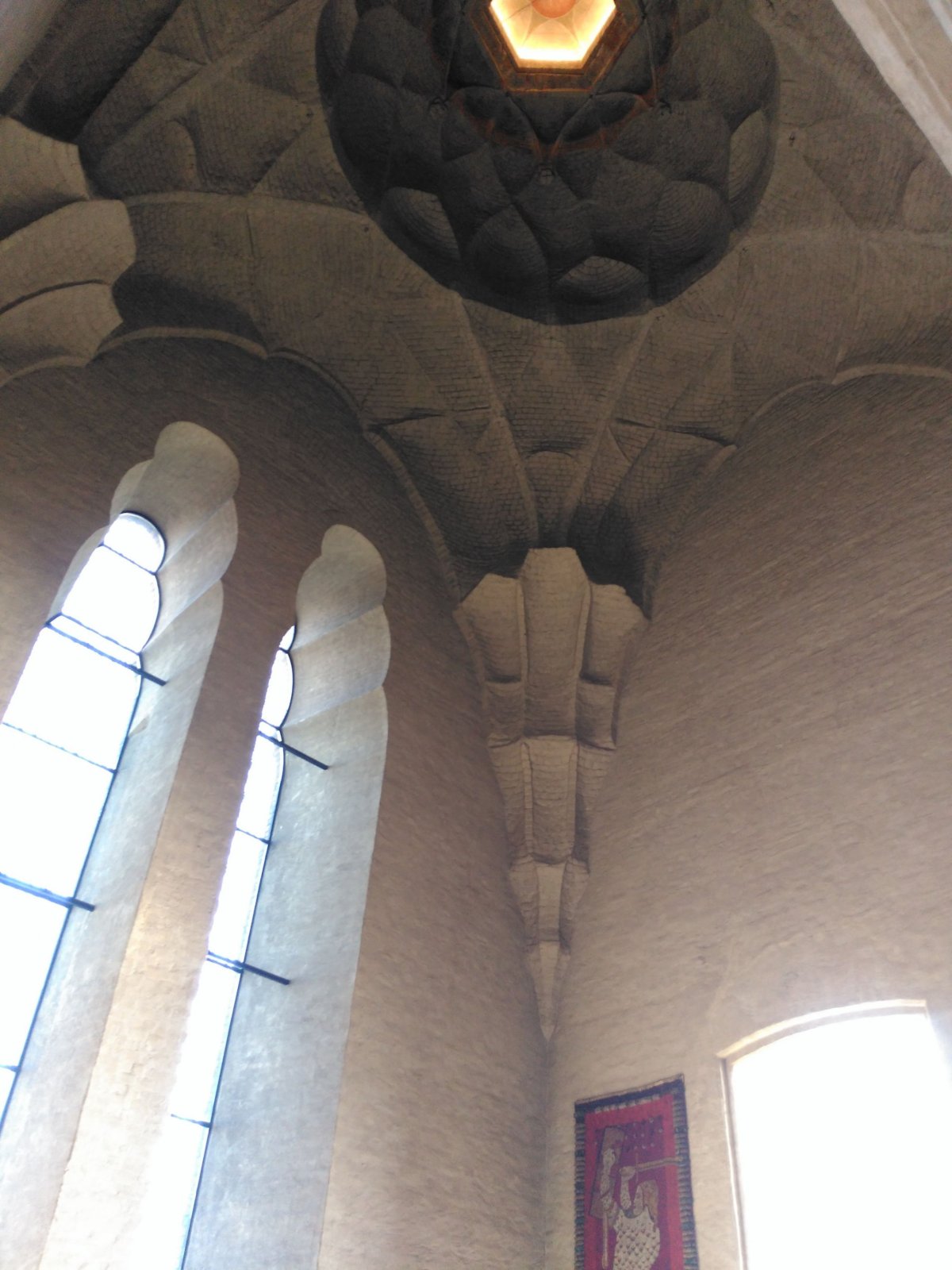 Strop pod věží se stovkou kleneb