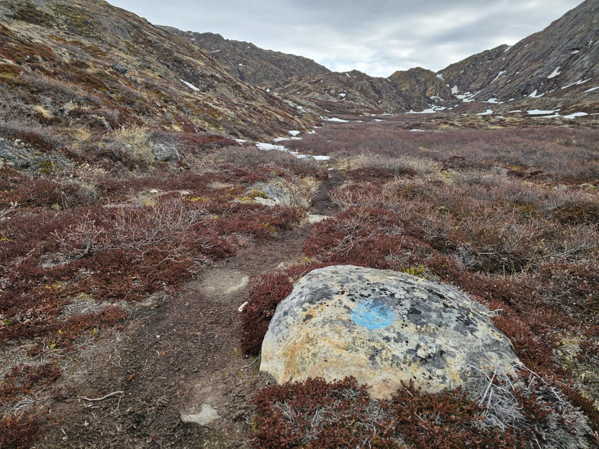 Značení stezky Palasip Qaqqaa