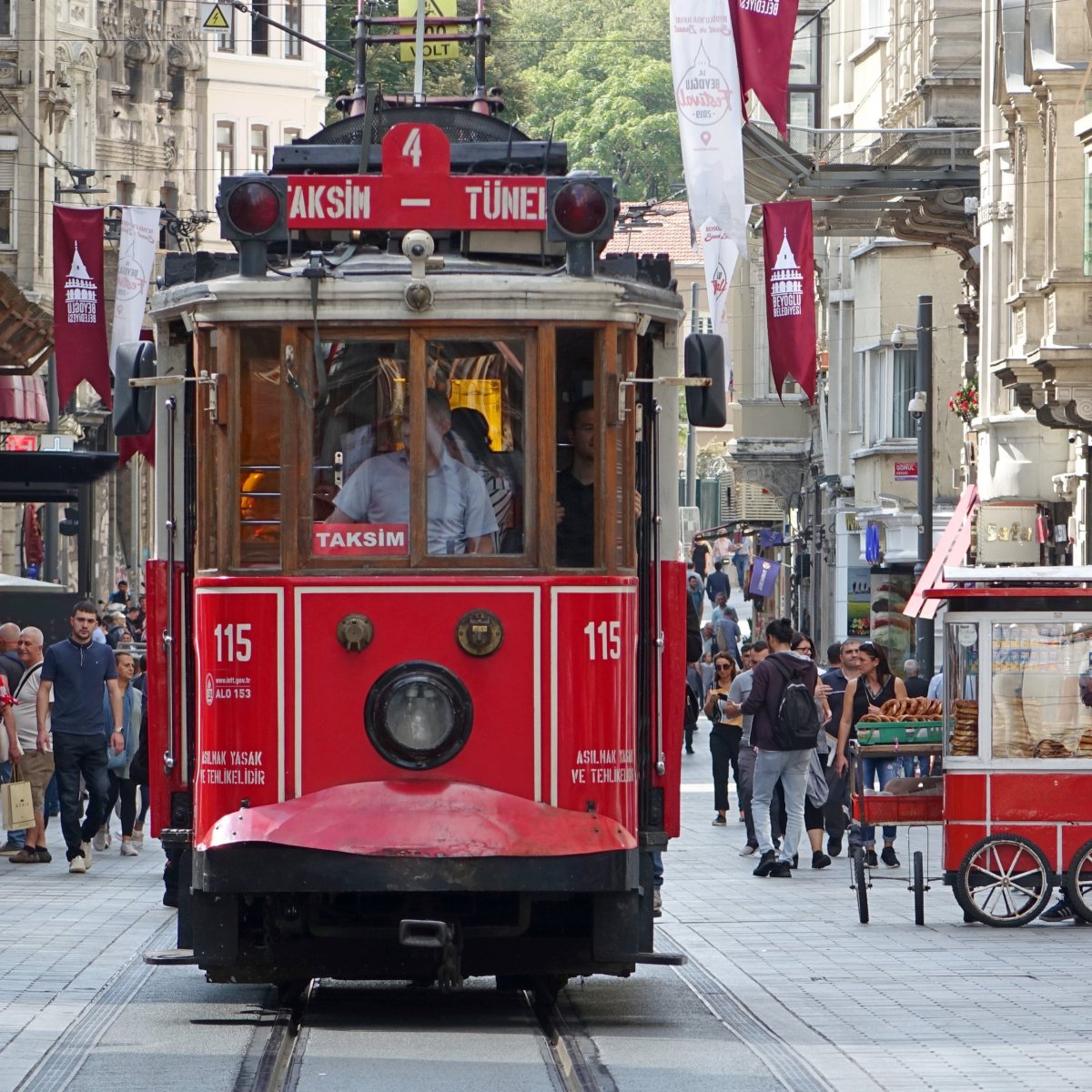 ikonická tramvaj na Istiklal Caddesi