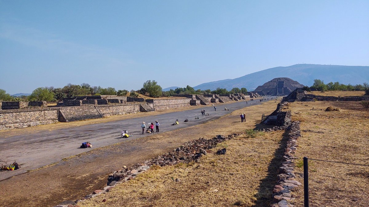 Hlavní třída smrti vedoucí k pyramidě měsíce