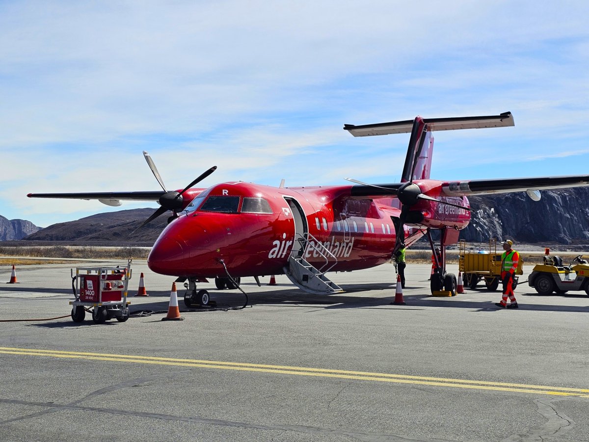 Dash 8-200, Air Greenland