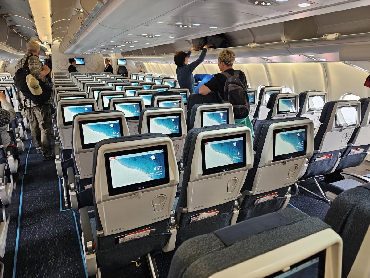 Economy Class, Airbus A330-800