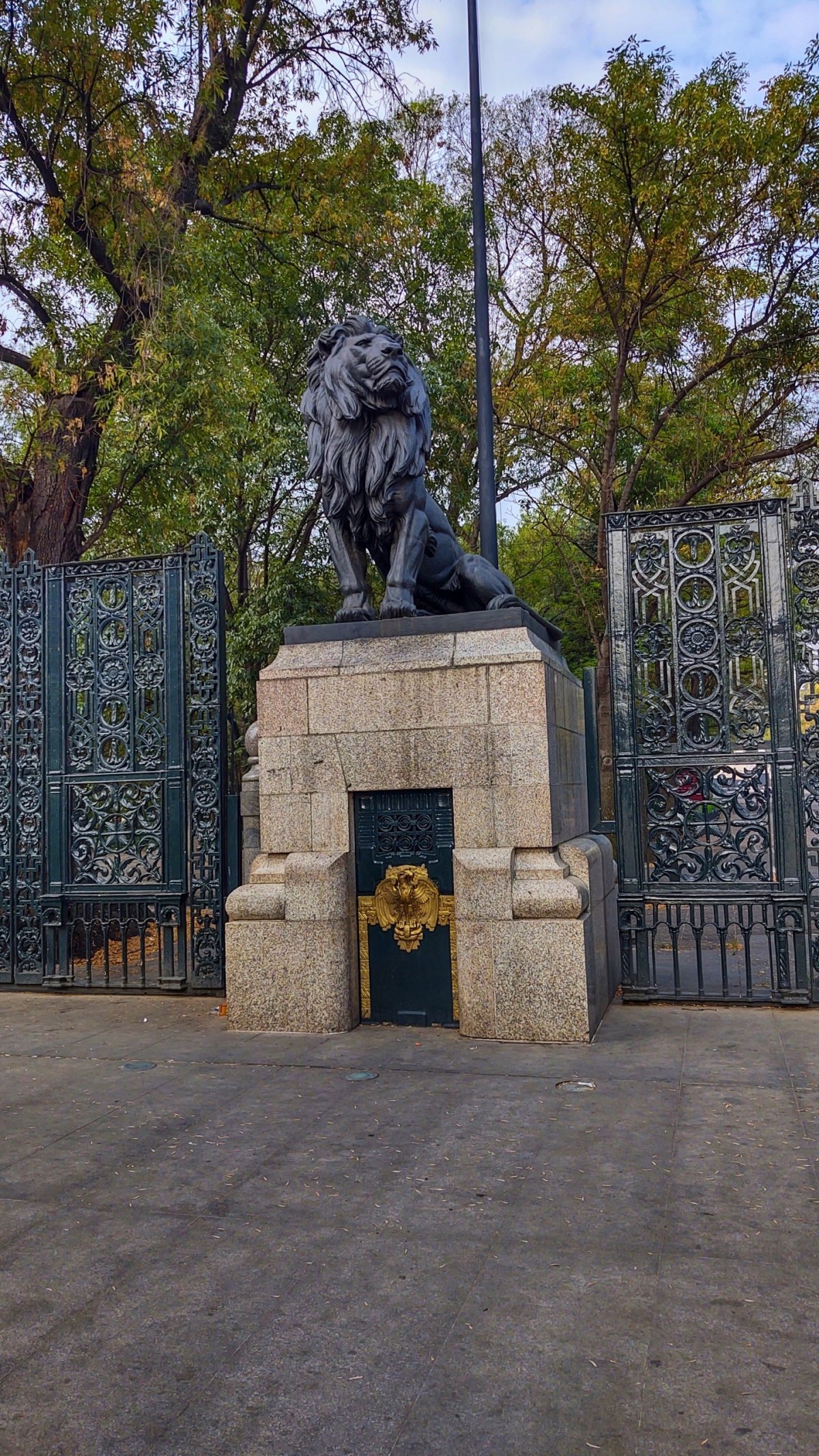 I před vstupem do parku je třeba se nechat dezinfikovat