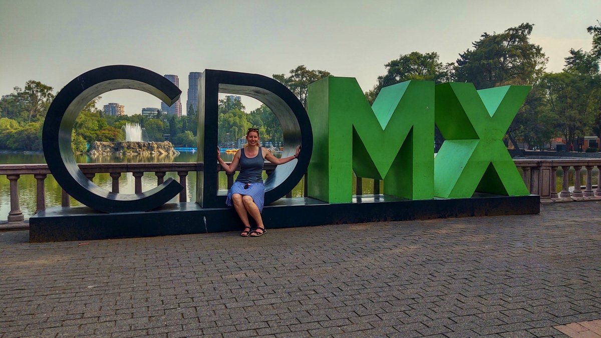 Písmena CDMX a Lago de Chapultepec