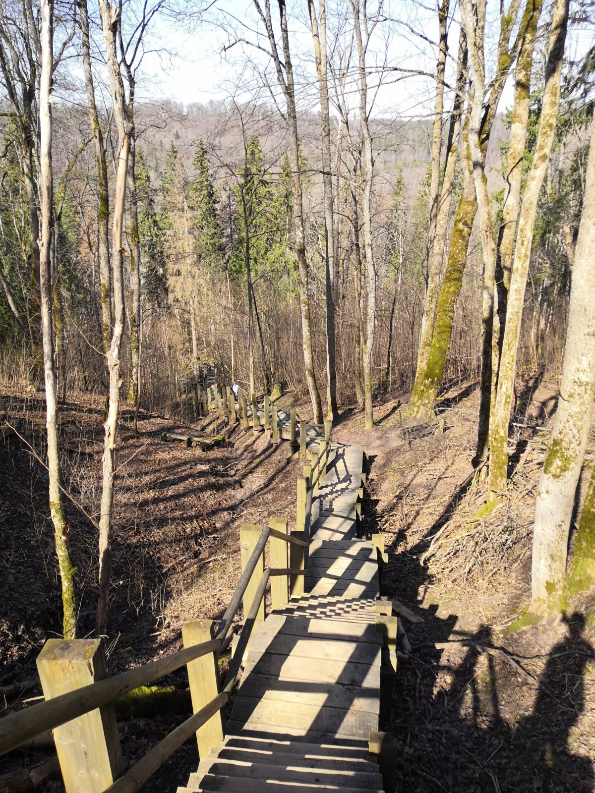 Schody od řeky do Siguldy