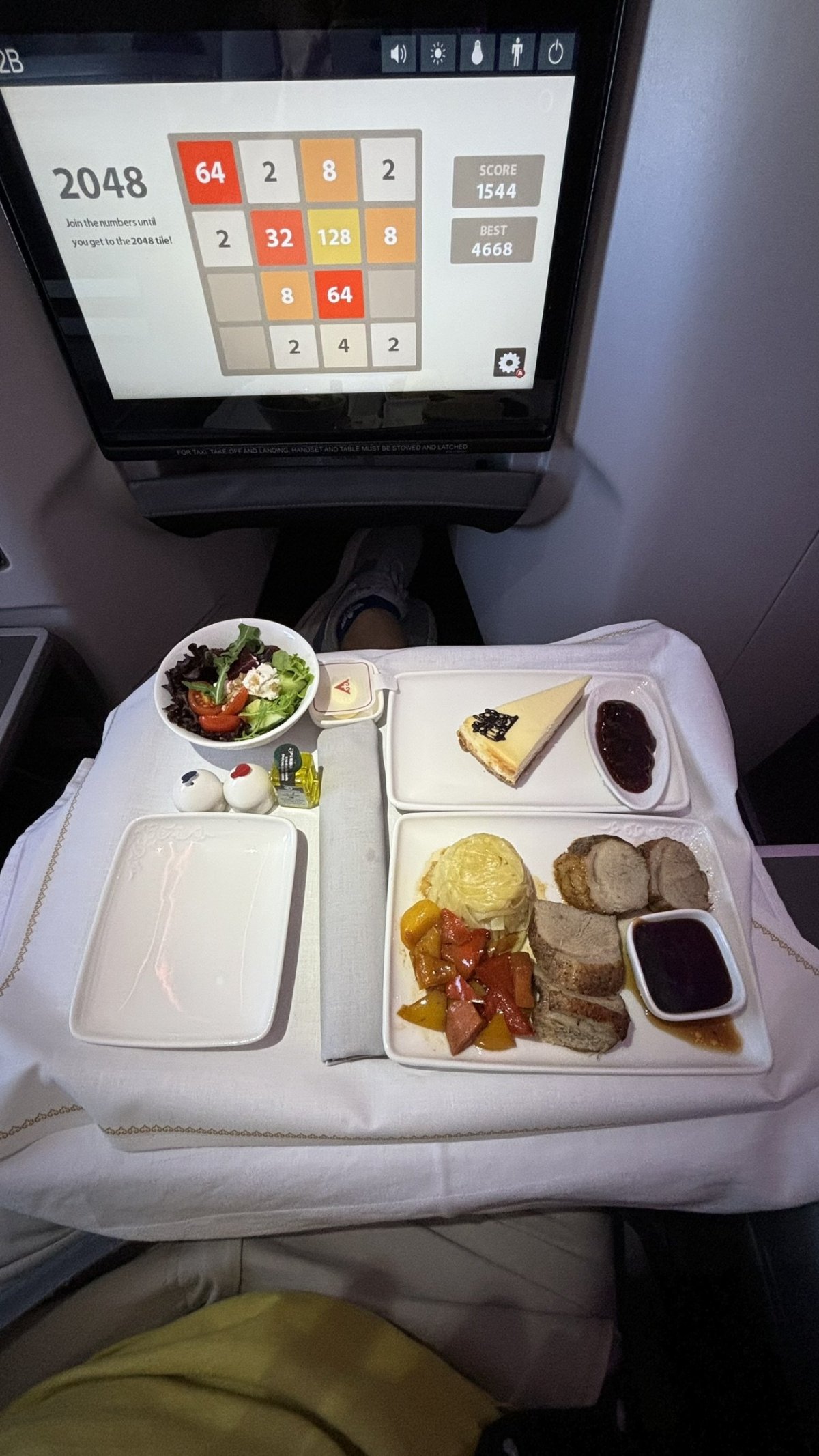 Kachní prsa s udon nudlemi a cheesecake