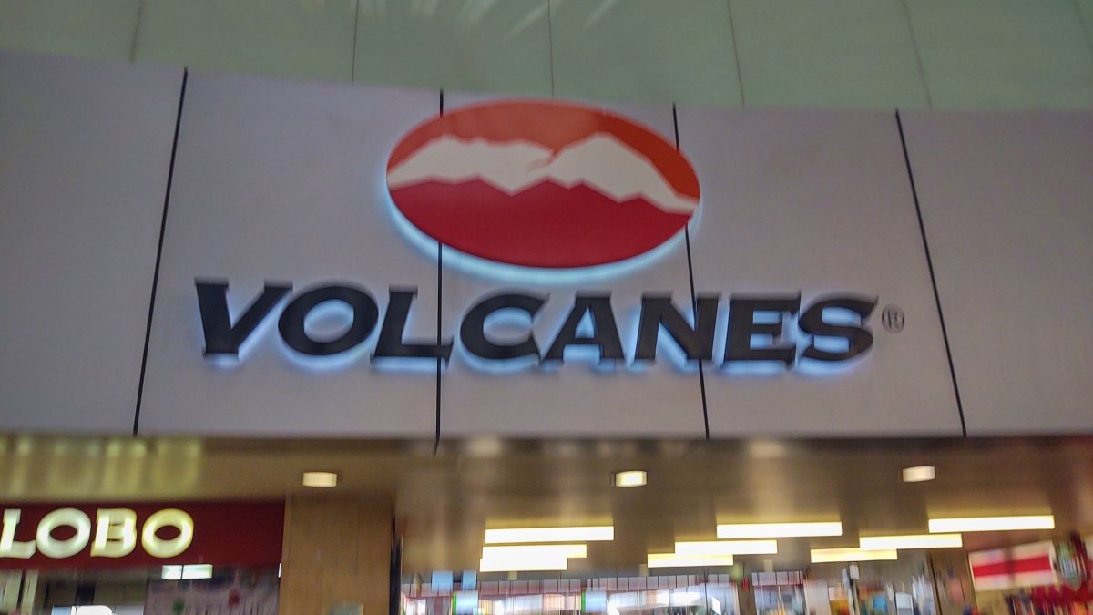 Jedna z autobusových společností, která vás dopraví až pod sopku