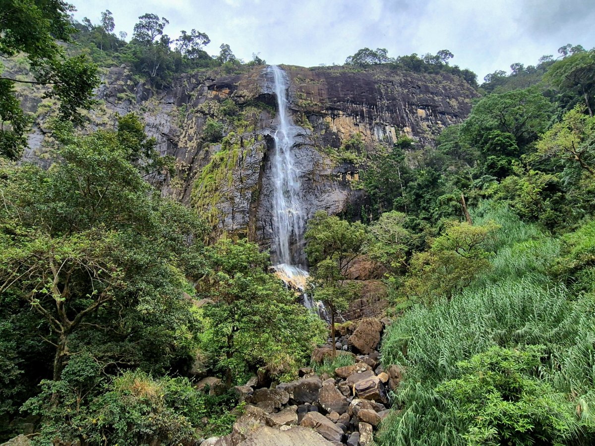 Diyaluma Falls 