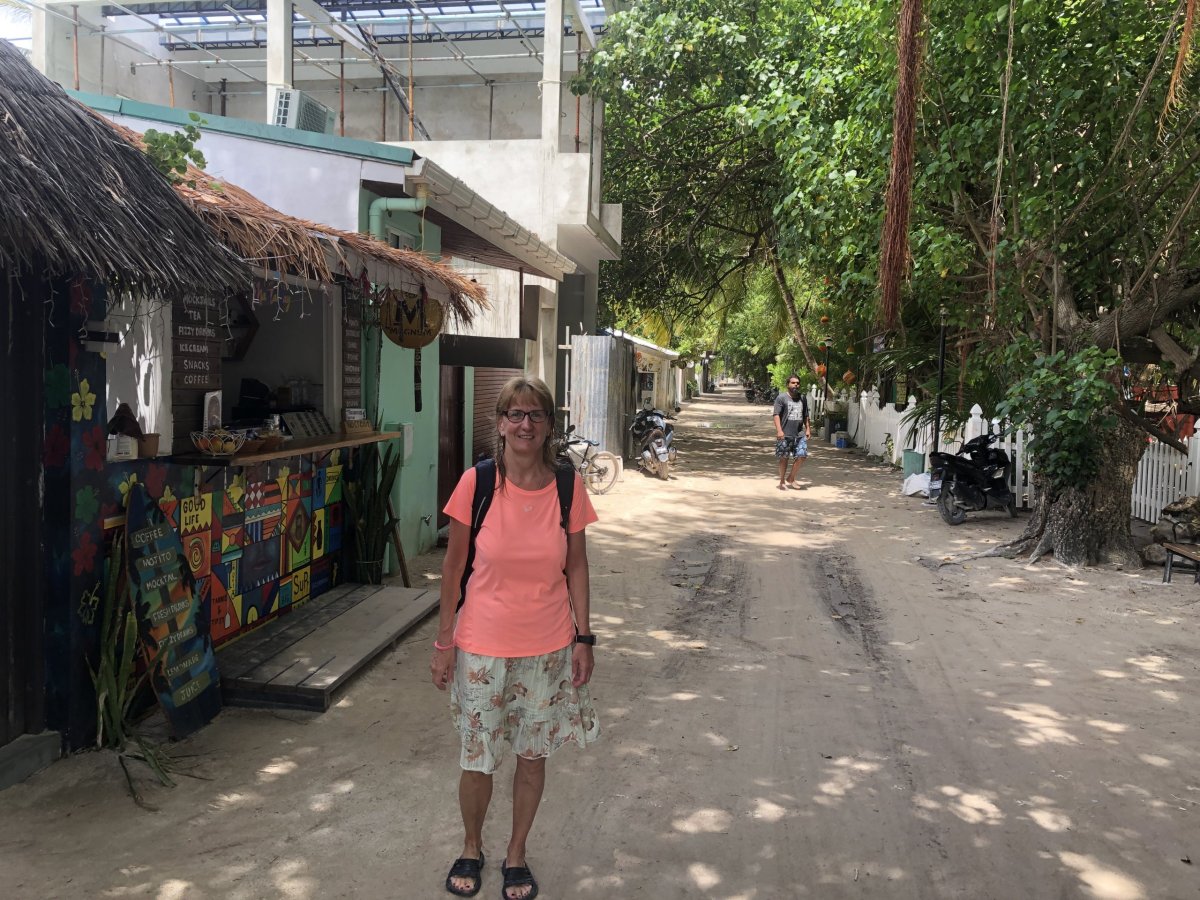 Ulice mezi penzionem a pláží