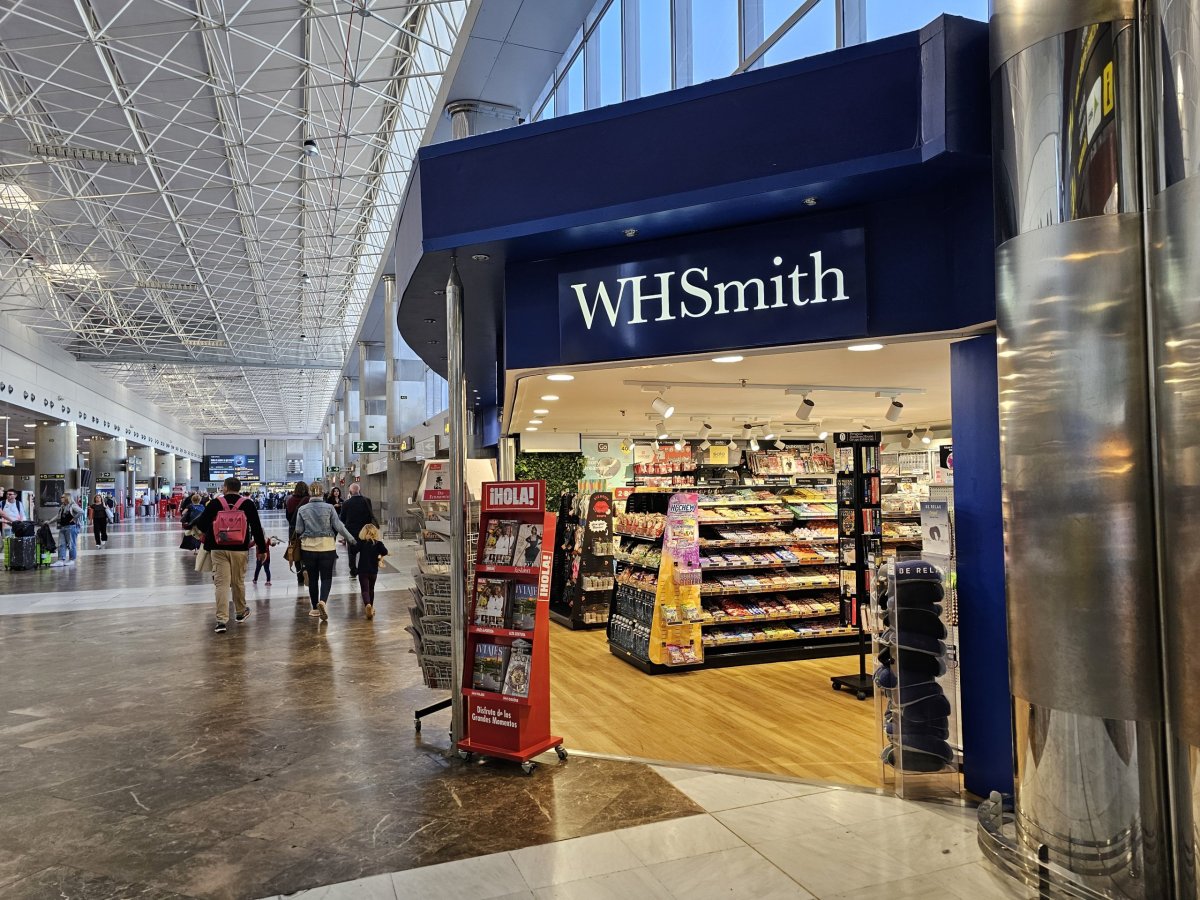 WHSmith, veřejná část