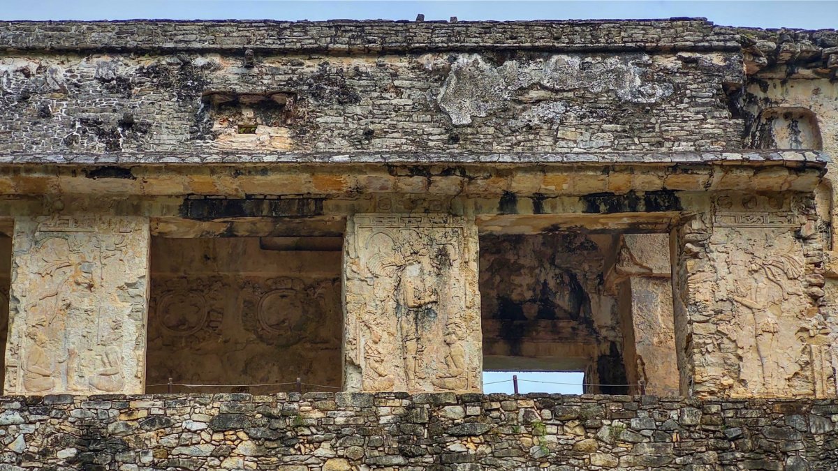 Východní strana El Palacio