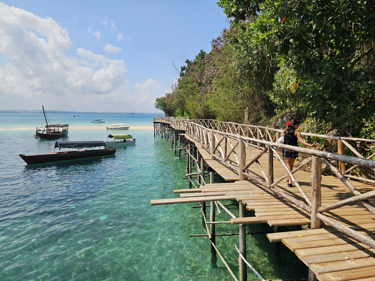 Prison Island, příjezd