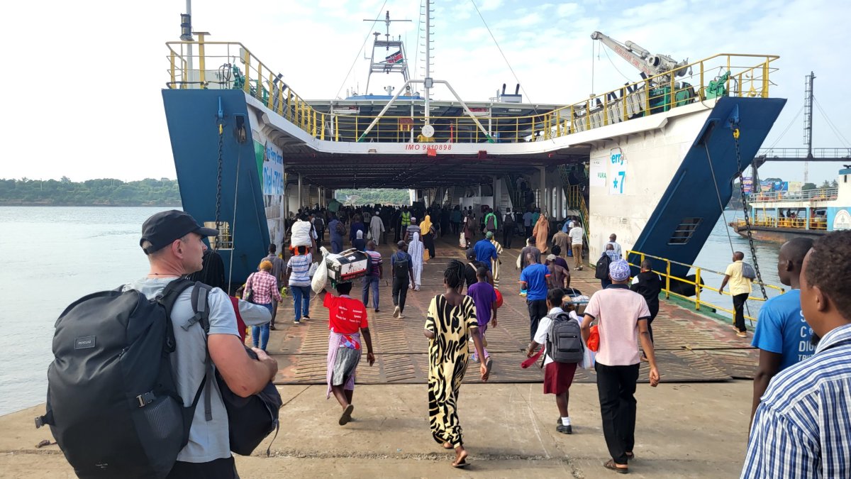 4. dopravní prostředek = trajekt přes záliv v Mombase