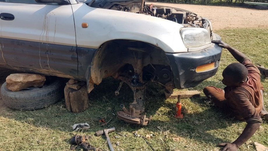 Tak nám zkrátka vypadnul motor za jízdy na zem....