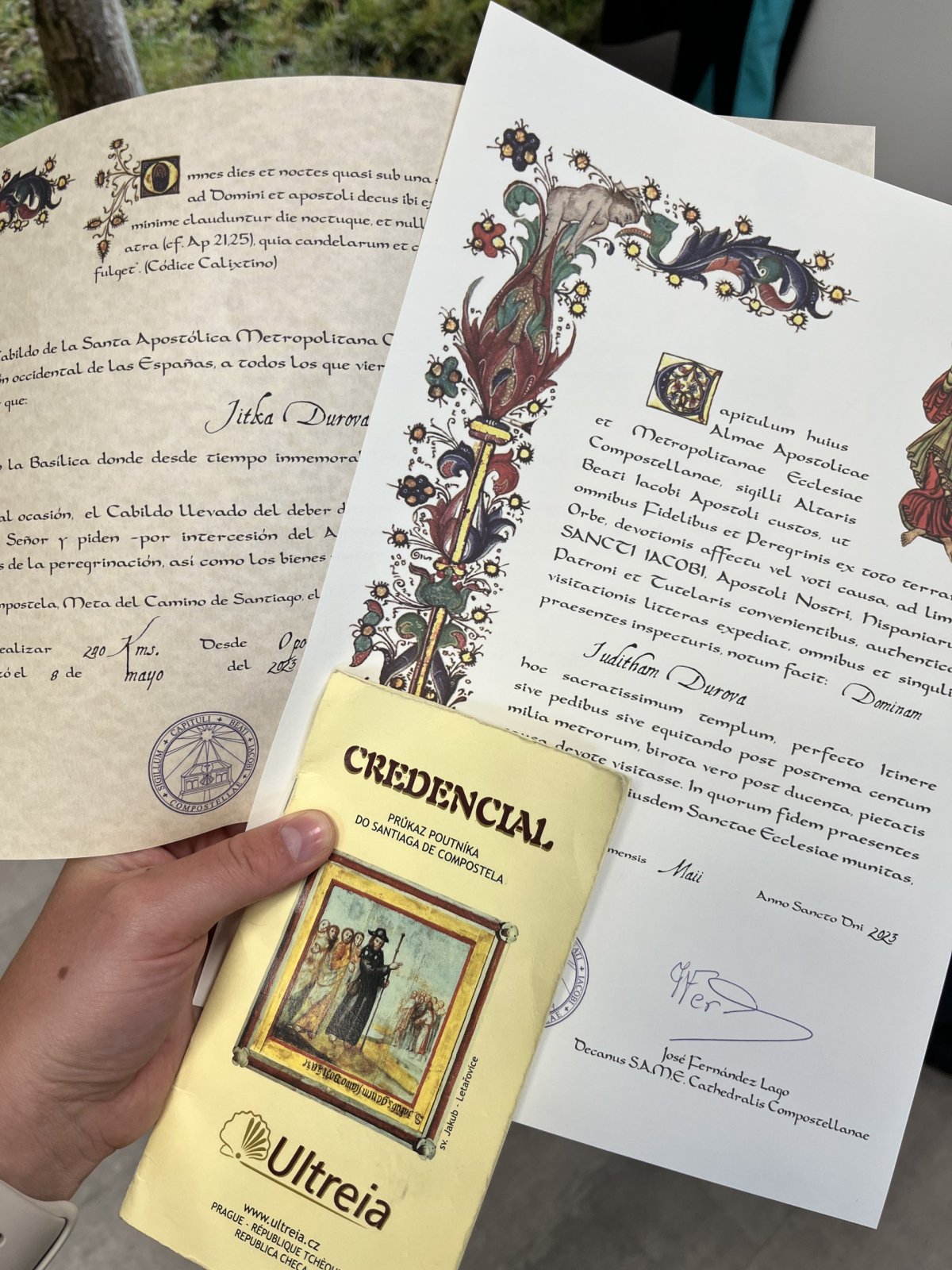 Po příchodu do Santiaga jsem si šla vyzvednout svojí Compostelu :)