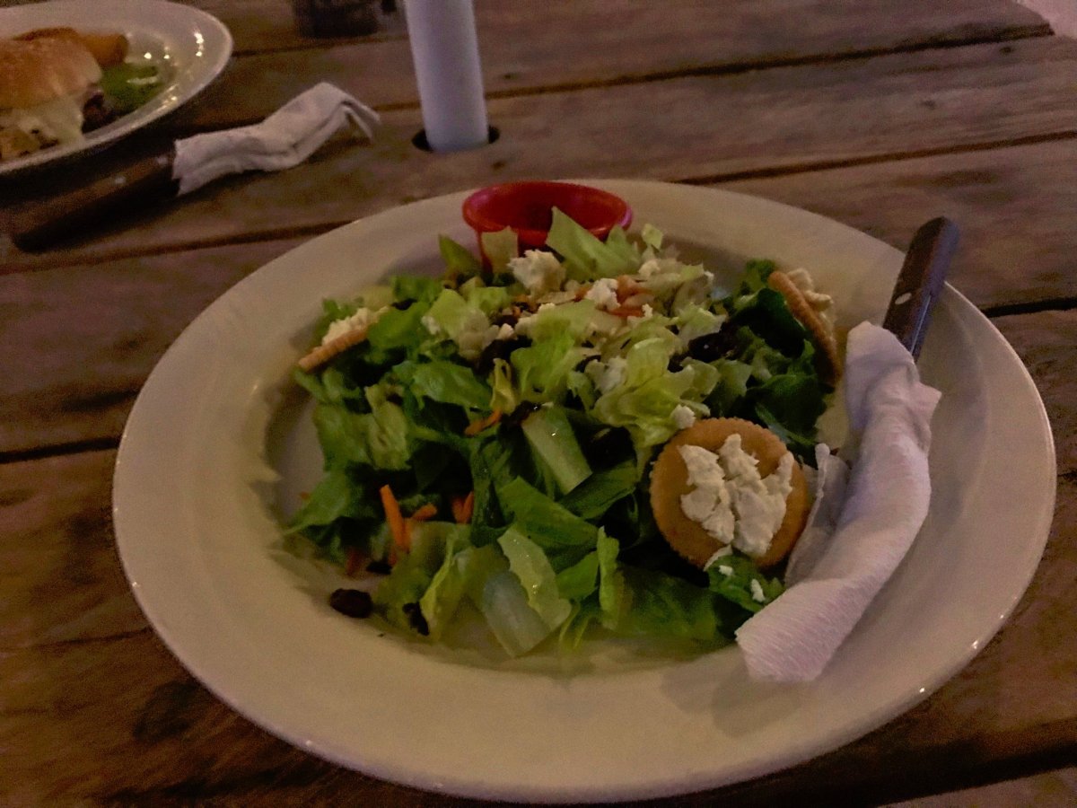 Salát s kozím sýrem