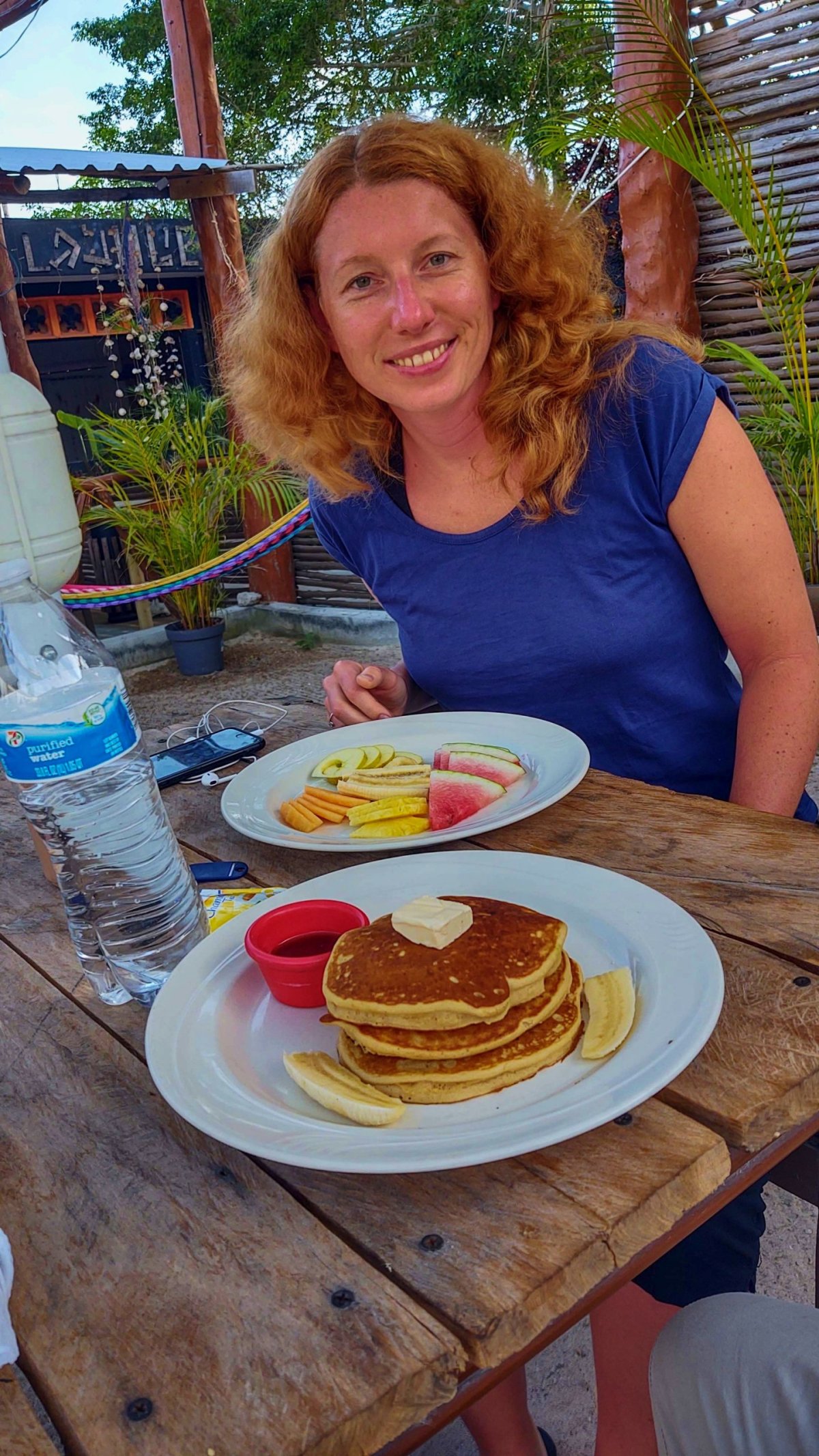 Palačinky a čerstvé ovoce k snídani