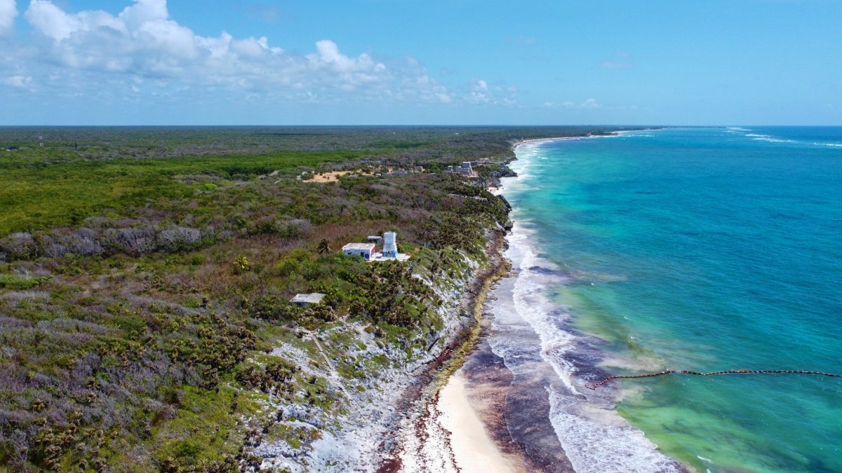 Severovýchodní strana pláže