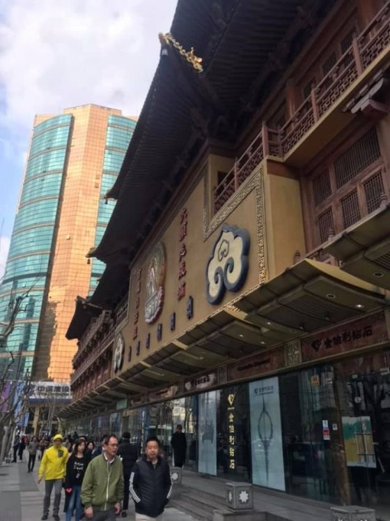 Jing’an Temple - okolí