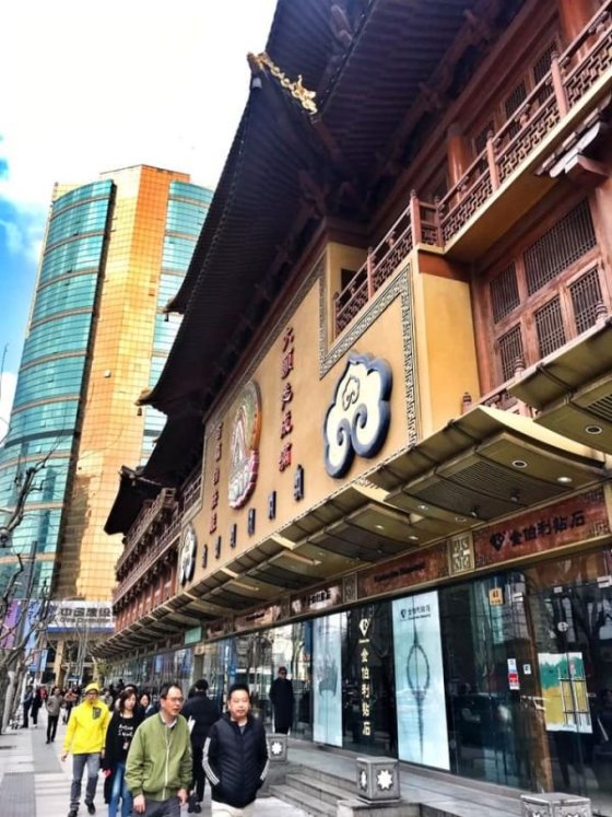 Jing’an Temple - okolí