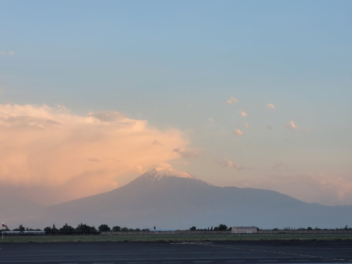 Rozloučení s Araratem - z letištní plochy
