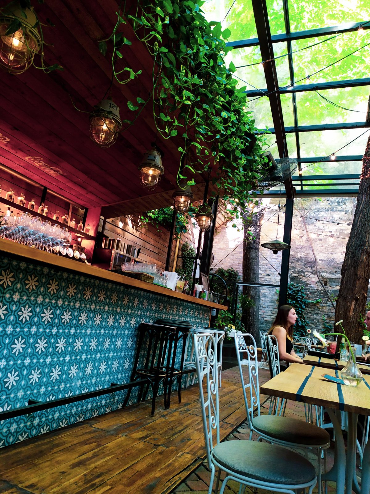 Interiér MAZEL TOVu je snem každého hisptera.