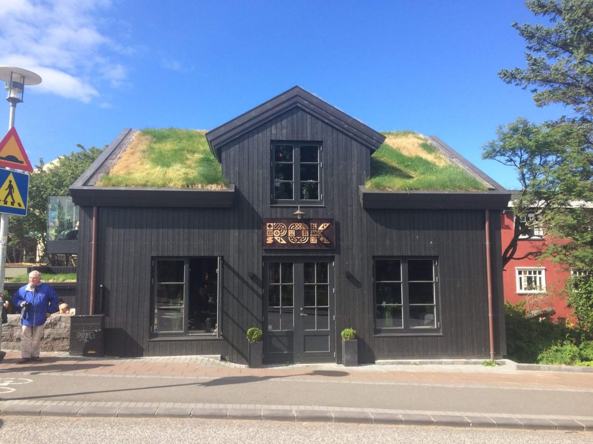 Restaurace nedaleko kostela