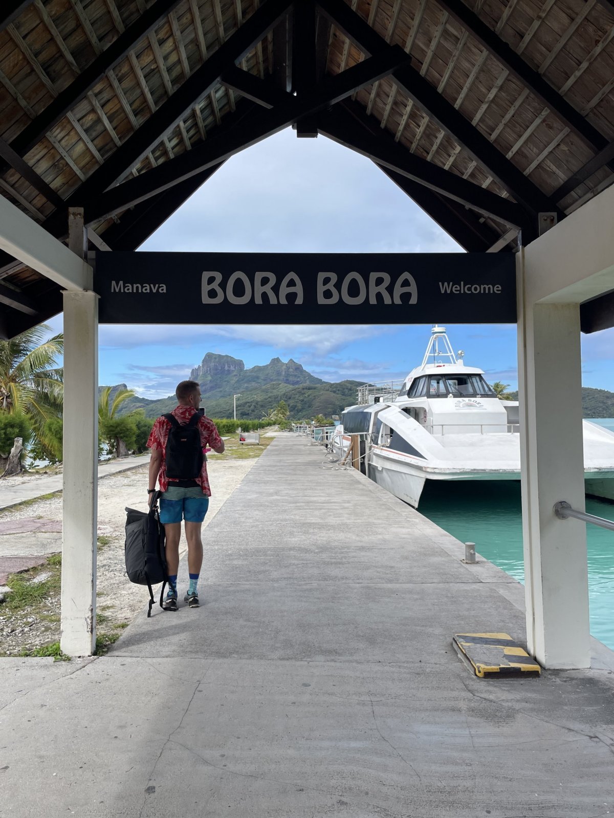 Bora Bora Airport (loď zdarma)
