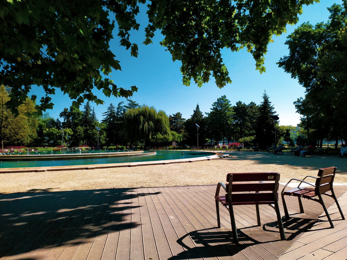 Během dopoledne je Markétin ostrov oázou klidu a pohody. Ideální místo, kde si vychutnat dopolední šálek kávy.