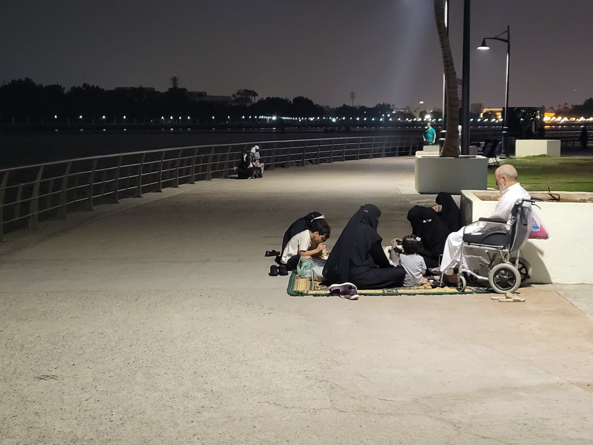 Piknik na Al Hamra Corniche