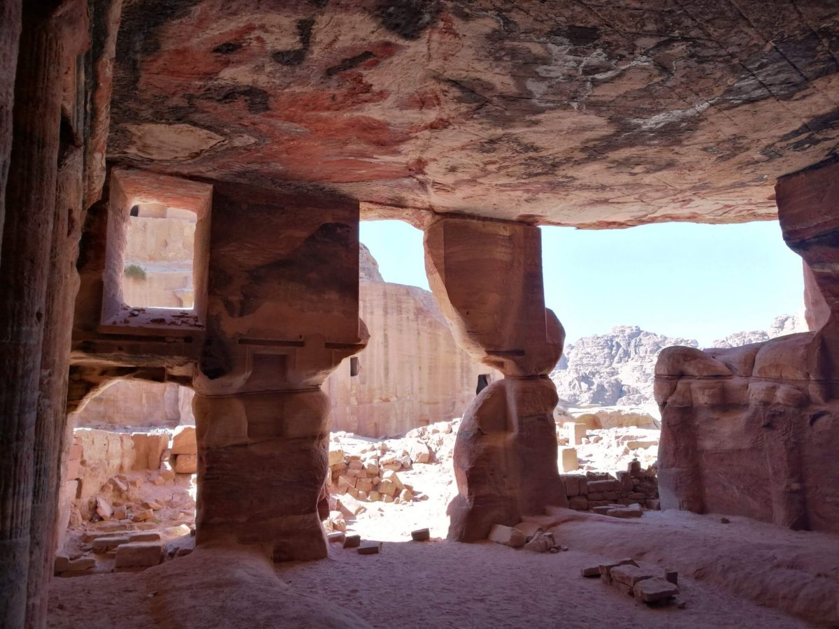 Výhled z jedné z mnoha síní