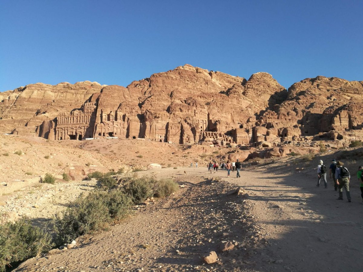 Opět další hrobky