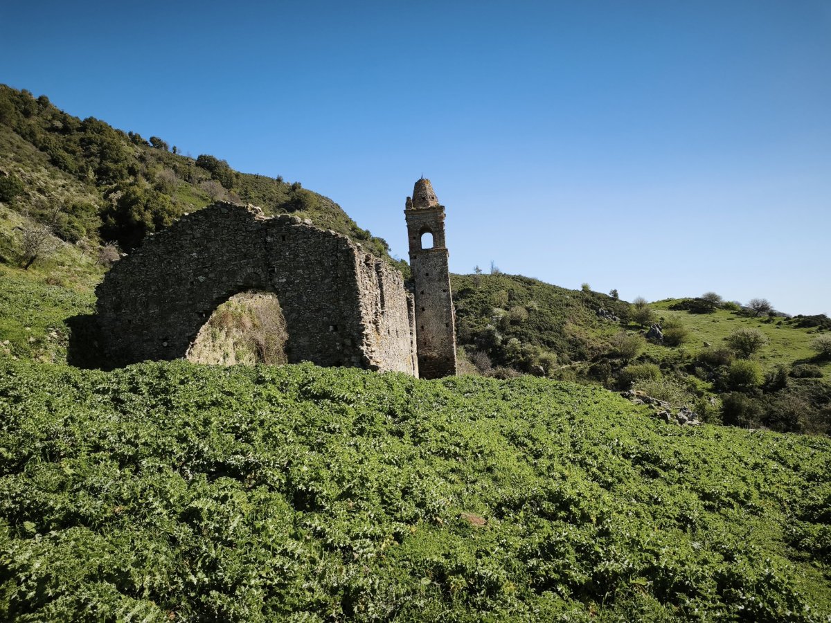 Ruina kostela Chiesa della Madonna dell'Alica