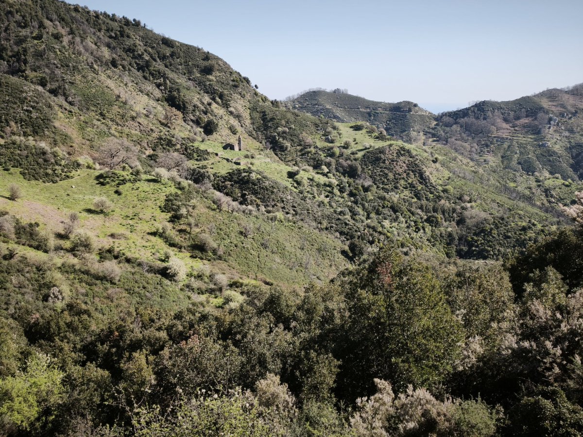 Blížím se k ruině kostela Chiesa della Madonna dell'Alica