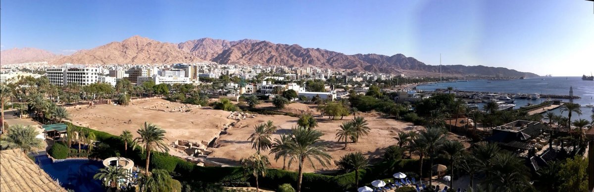 Aqaba ze střechy hotelu