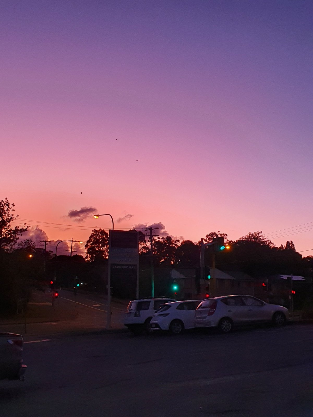 Obloha nad Brisbane v 18:00, před prádelnou