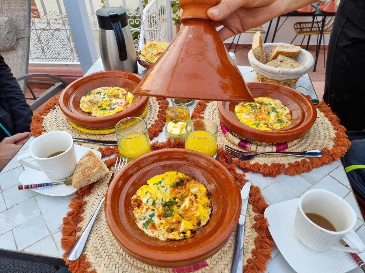 Vaječné omelety připravované v tajinu